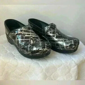 Dansko metallic glossy clogs size 37. Gentle pre-worn condition. Black/silver